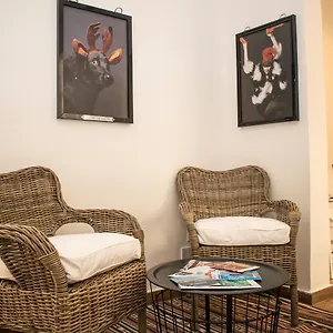 Vincenti Strait Street Apartment
